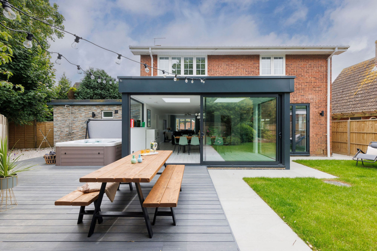 Exterior & Views
