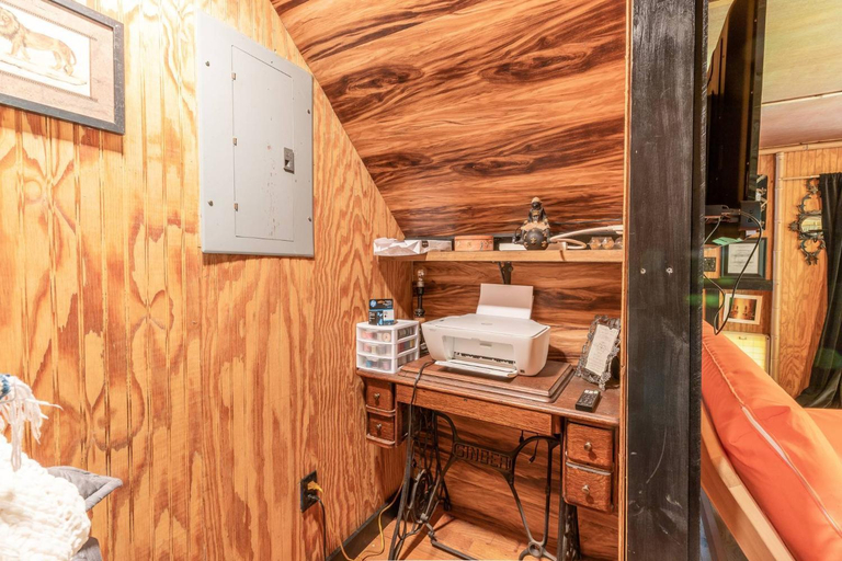 4, Edward - The Hut, Bartow