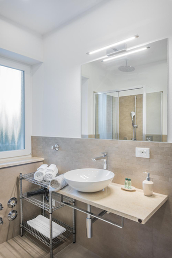 Bathroom 2, Fior Apartments Schiller, Bolzano