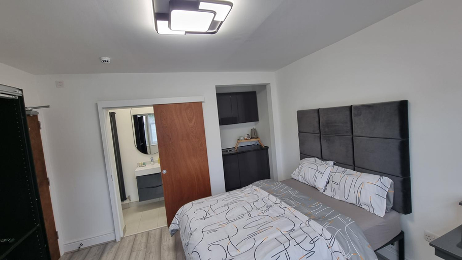 Others 2, Stylish Suites with kitchenette, Hertfordshire