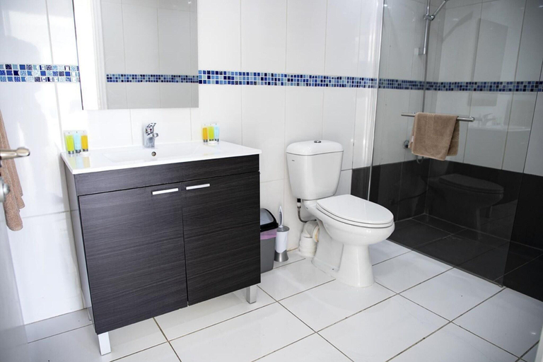 Bathroom 4, Sun Hall Beach Hotel Apts., Larnaca