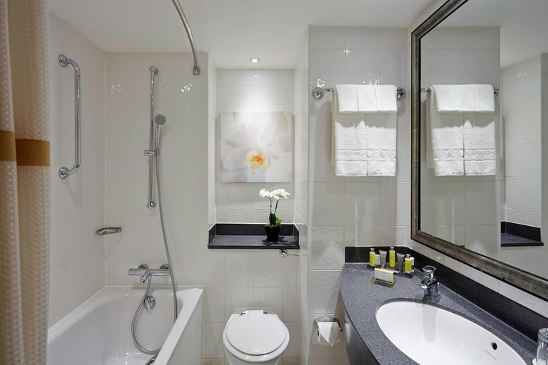 Bathroom 4, London Marriott Hotel Marble Arch, London