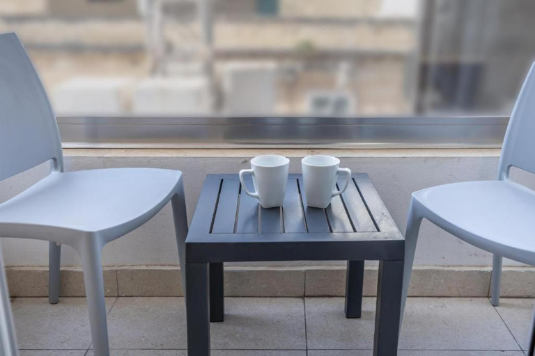 Others 2, Studio 21 with kitchenette at the new Olo living, St Julian's