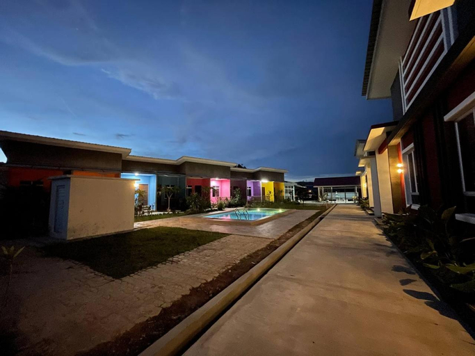 Exterior & Views