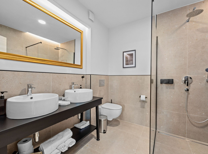 Bathroom 3, Pollentia 201 Adriana, Pula