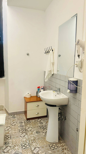 Bathroom 5, Anas Prime Place, Rome