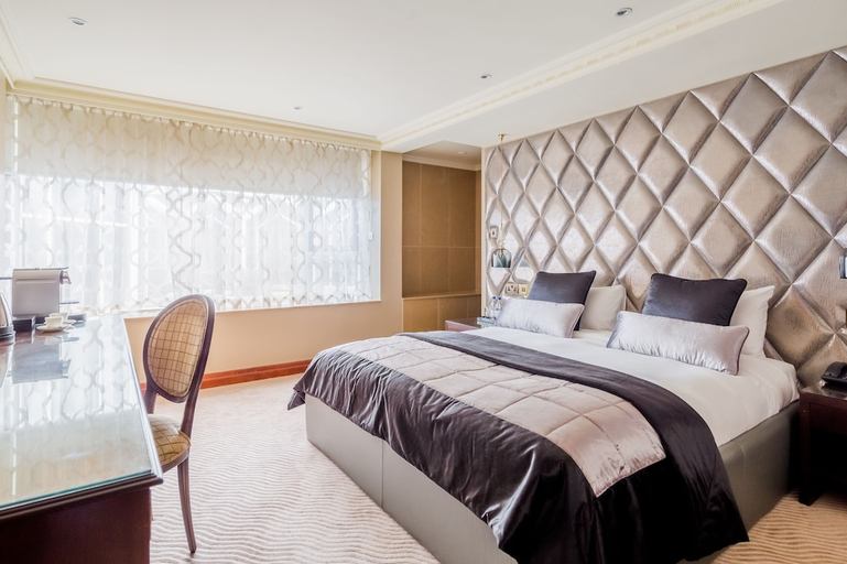 Bedroom 3, Radisson Blu Hotel, London Heathrow, London