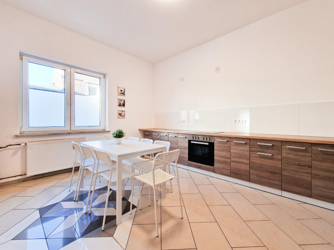 Others 4, Tolstov Apartments - 2 , 3 and 4 Room Apartments - 25 Min Messe DUS, Duisburg