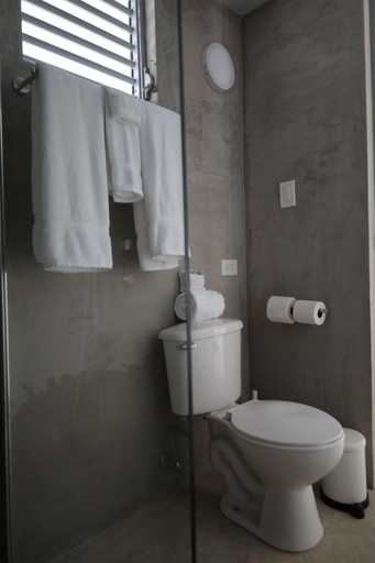 Bathroom 5, Viento Beach Lodge