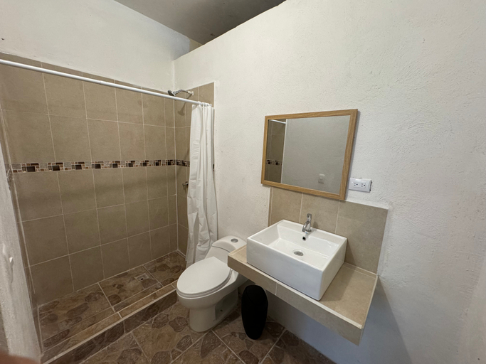 Bathroom 4, Hotel Oasis Panajachel, Panajachel