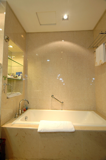 Bathroom 5, Chinflux Mandarin Hotel, Dongguan