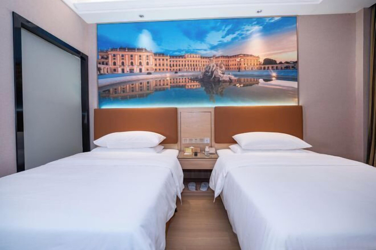 Bedroom 2, Vienna Hotel (Chibi Gaotiezhan), Xianning