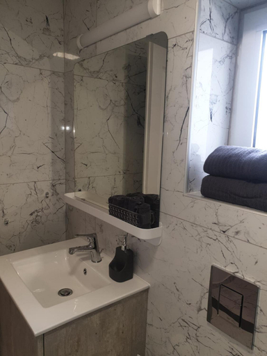 Others 5, Amalia Residences