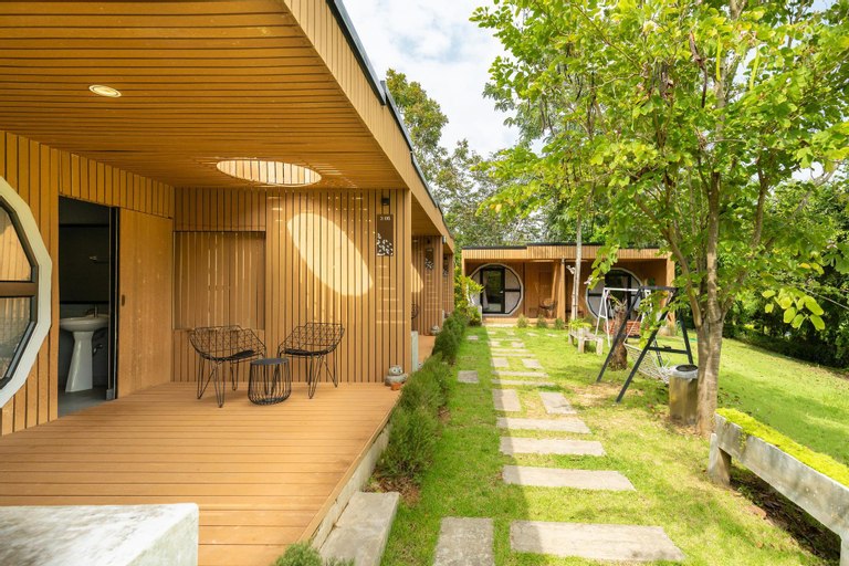 Exterior 3