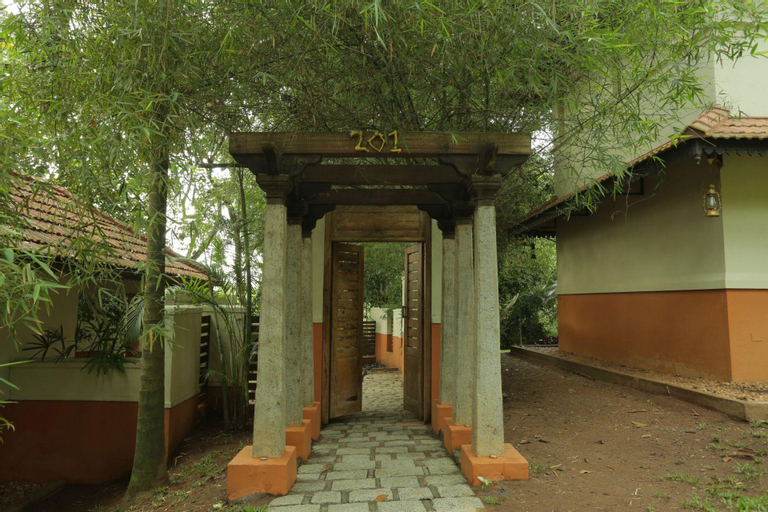 Exterior 5