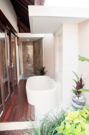 Bathroom 15