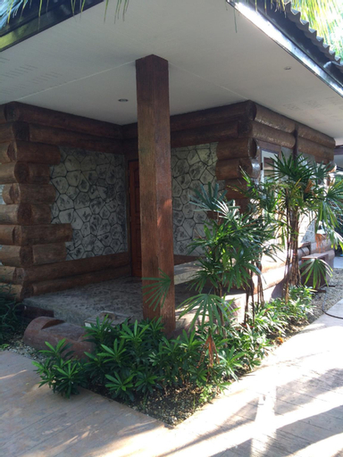 Exterior 3