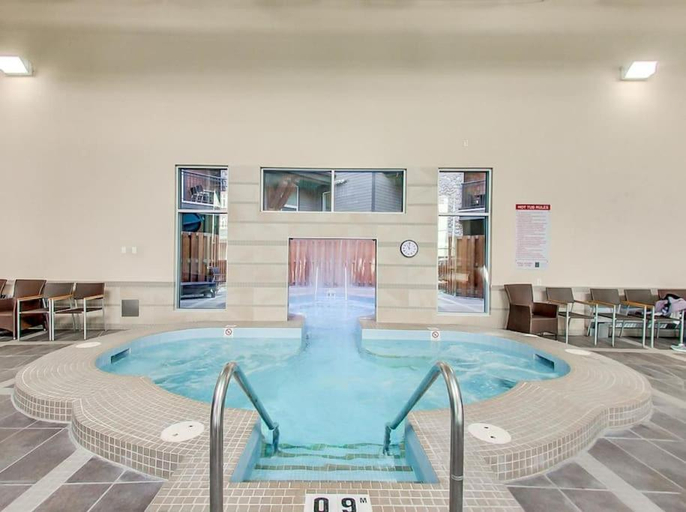 Others 5, Mountain View Retreat w/Pool & Hot Tub|Patio|BBQ, Division No. 15