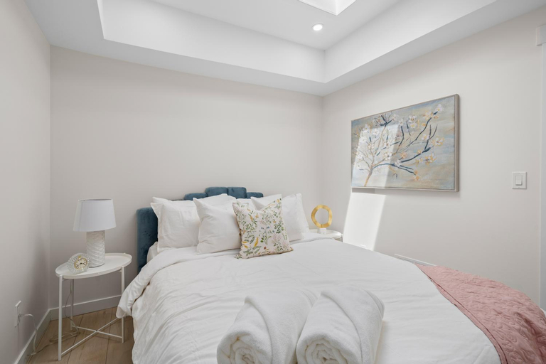 Bedroom 5, The Belvedere:Front Street Flats, Hastings
