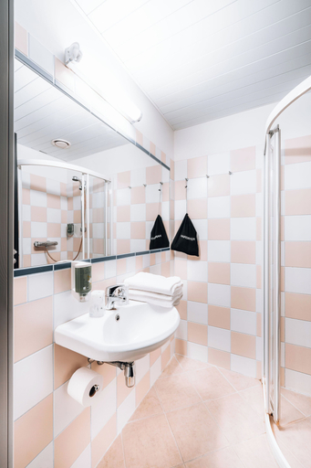 Bathroom 3, Hotel NOSPA, Kuressaare