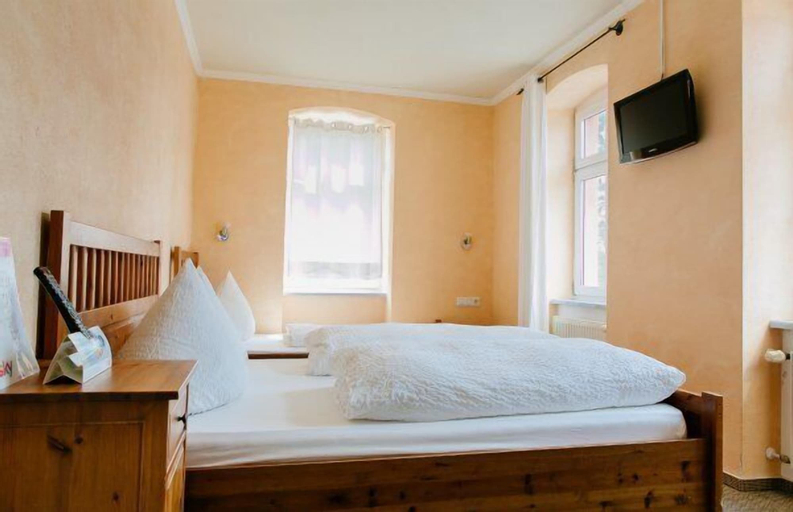 Bedroom 16