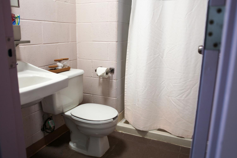 Bathroom 2, Residence & Conference Centre - Timmins, Cochrane