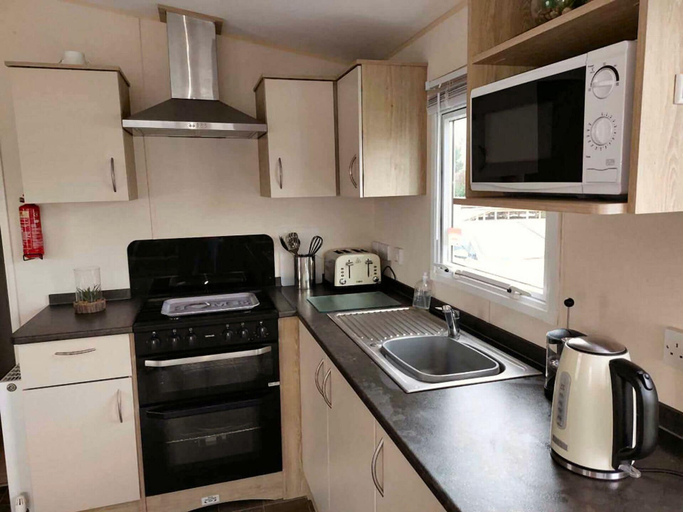 Others 3, 3 Bedroom Caravan - Sleeps 8 - Pets & Free Parking, Lincolnshire
