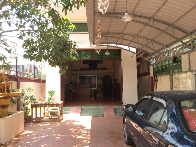 Exterior 5
