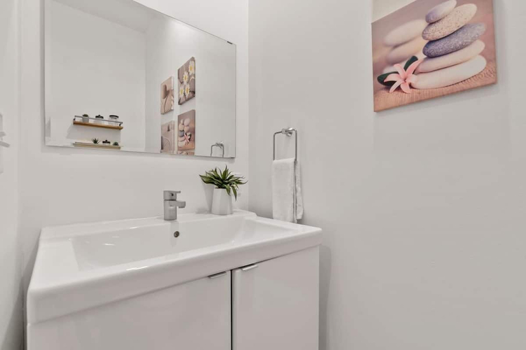 Bathroom 3, 2BR Designer Condo East Downtown Austin, Travis