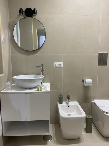 Bathroom 4, Domus Carmela, Napoli