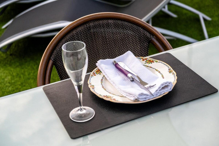 Food & Drinks, Charming Reigate Cottage Retreat, Surrey