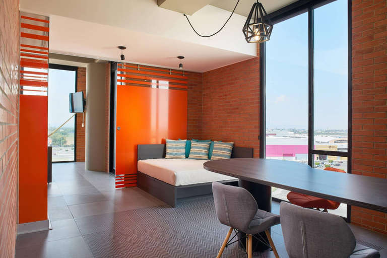 Others 5, Aloft Celaya, Celaya