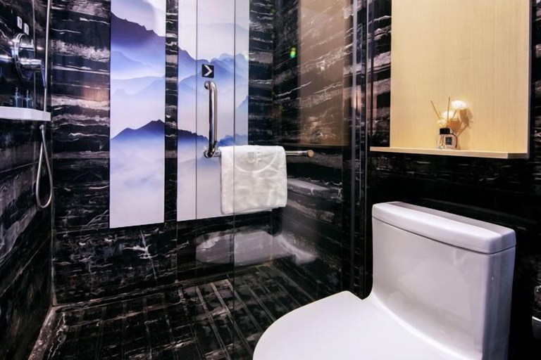 Bathroom 10