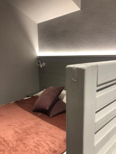 Bedroom 2, CAST AWAY, La Spezia