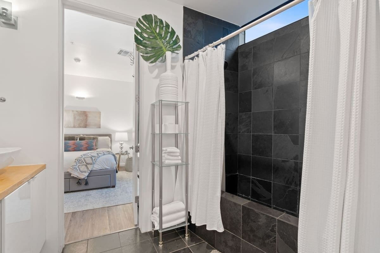 Bathroom 3, 2BR Designer Condo East Downtown Austin, Travis