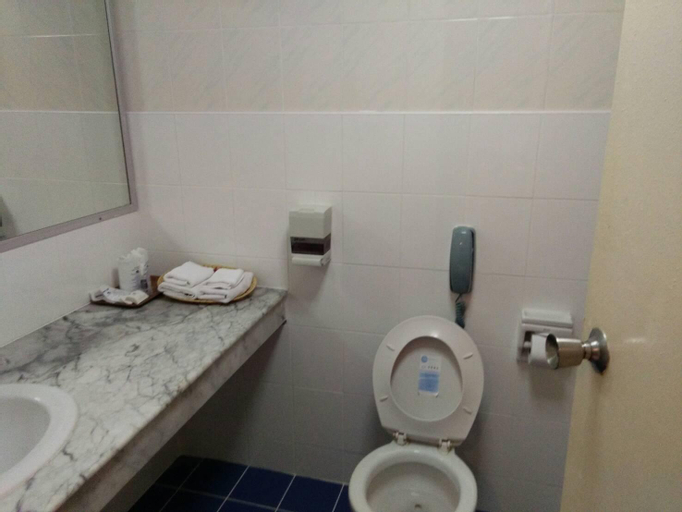 Bathroom 7