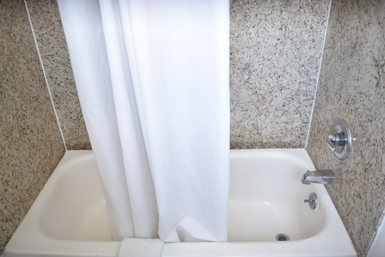 Bathroom 4, Arlington inn, Gilliam