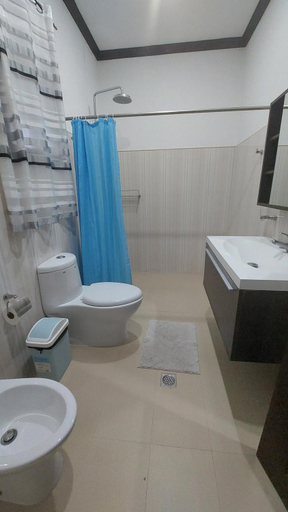 Bathroom 4, Beyond Island, Moalboal