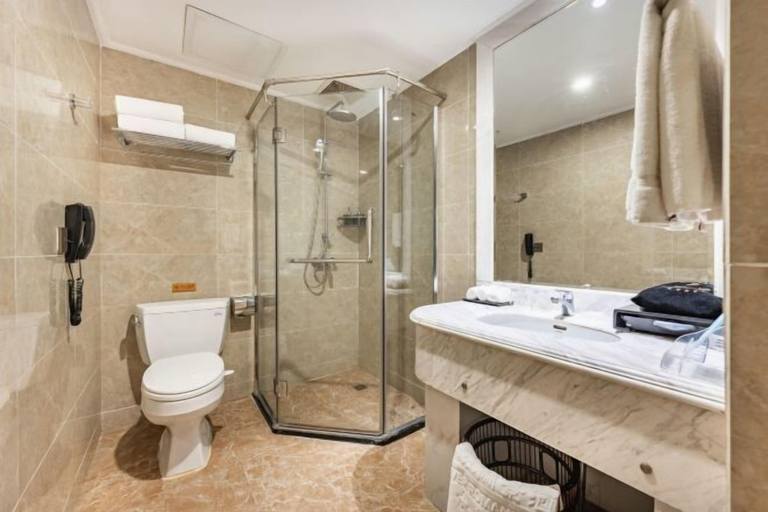 Bathroom 4, River Romance Hotel (Chongqing Jiefangbei), Chongqing