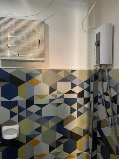 Bathroom 3, Lang2 place, Coron
