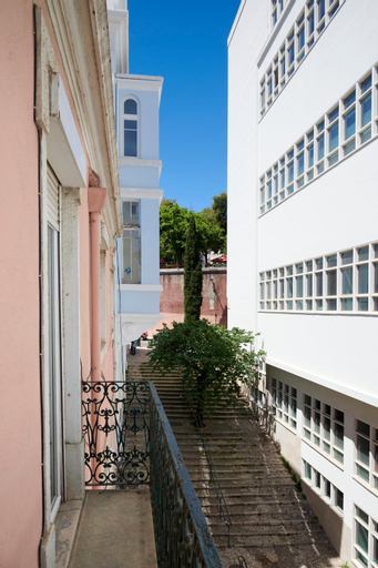 Sunny Apartment with Terrace.River view!, Lisboa