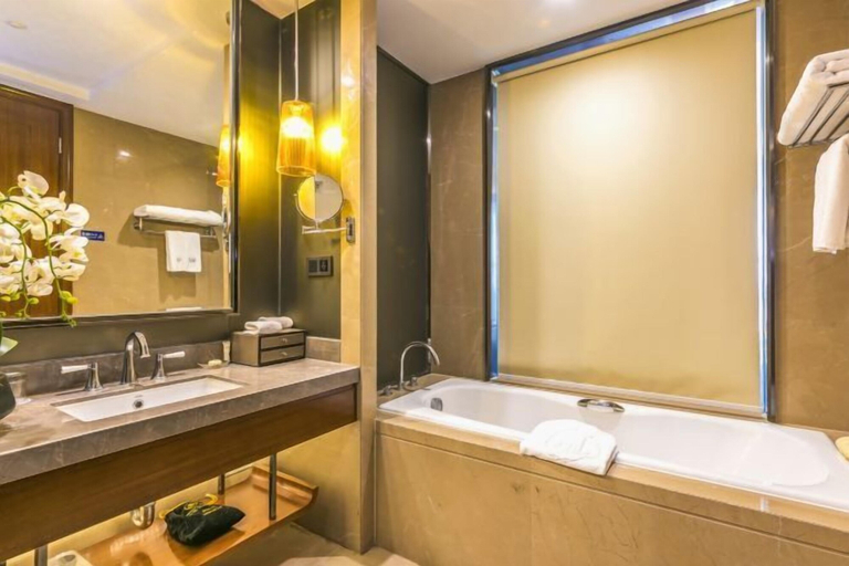Bathroom 4, Longhu Hotel, Yantai