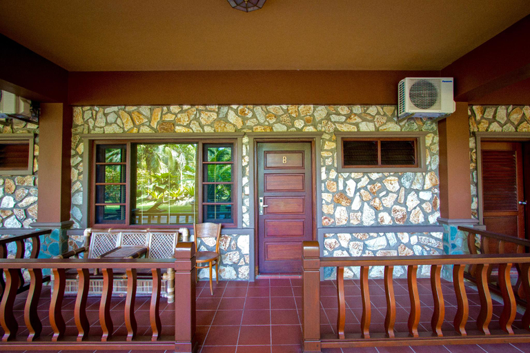 Exterior 6