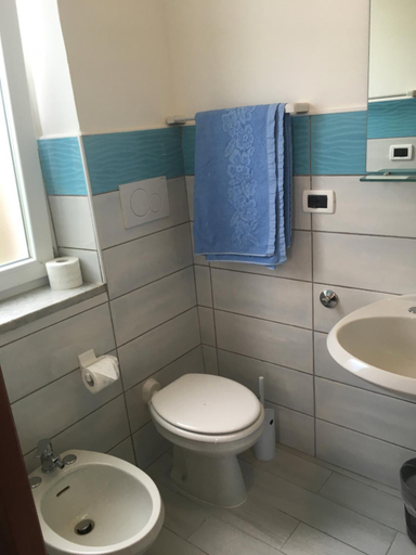 Bathroom 2, Villa Erade, Napoli