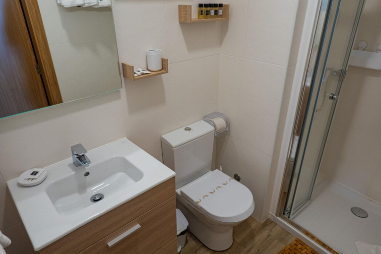 Bathroom 5, Nereida, Horta
