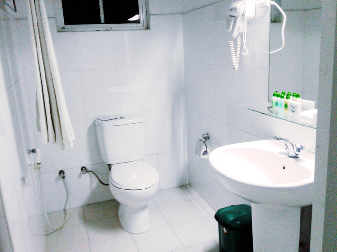 Bathroom 5, The Rock Hotel, Nuwara Eliya