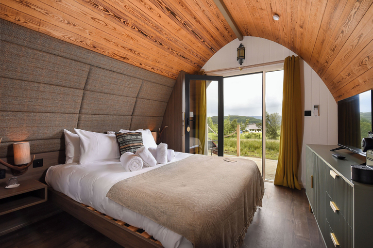 Bedroom 2, Bracken Hide Hotel, Highland