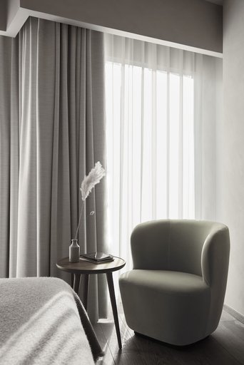 Others 5, The Stratford Hotel, London