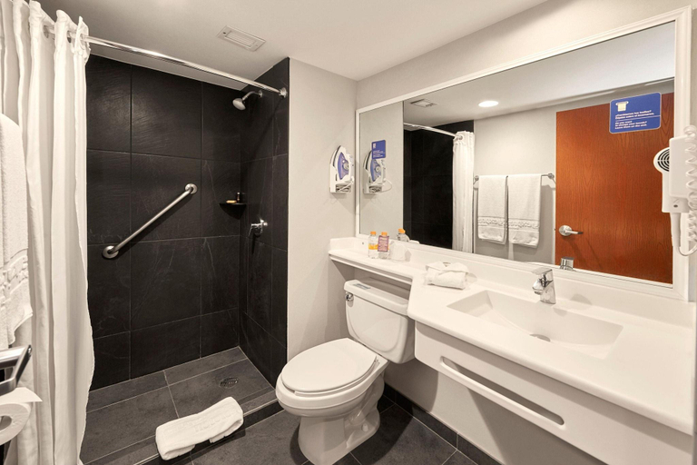 Bathroom, City Express by Marriott Tampico Altamira, Altamira