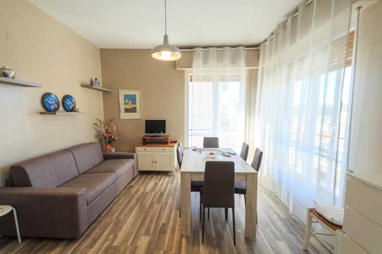 Ampio appartamento con Box auto, Savona